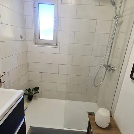 T2 Avec Piscine Et Tennis - Parking - 250 M De La - Fr-1-316-288 Apartment *
